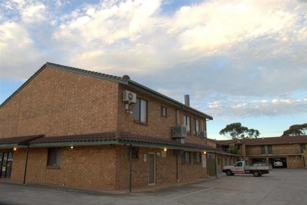 Pooraka Motor Inn Exterior photo